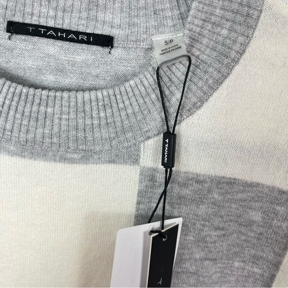 2/$30 T Tahari Grey and White Checkered Sweater sz Small NWT ⚠️ - Picture 5 of 9